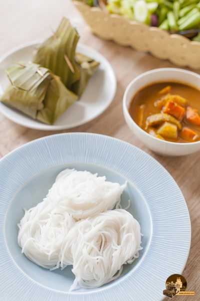 ขนมจีนกับไตปลา ทานคู่กับห่อหมกร้อนๆ